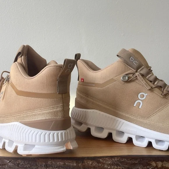 NWOT On Running On Cloud “Hi” Women’s Sneakers, in Dune Colorway - Picture 6 of 7